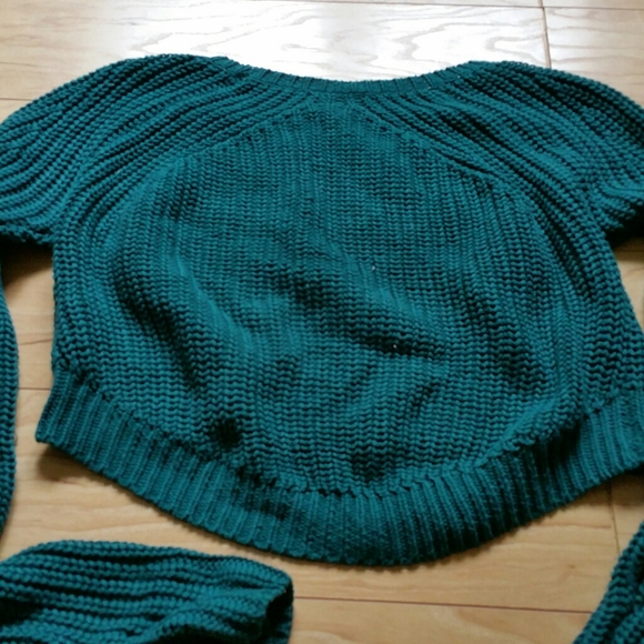 Le Chateau green cropped sweater S - Picture 2 of 3